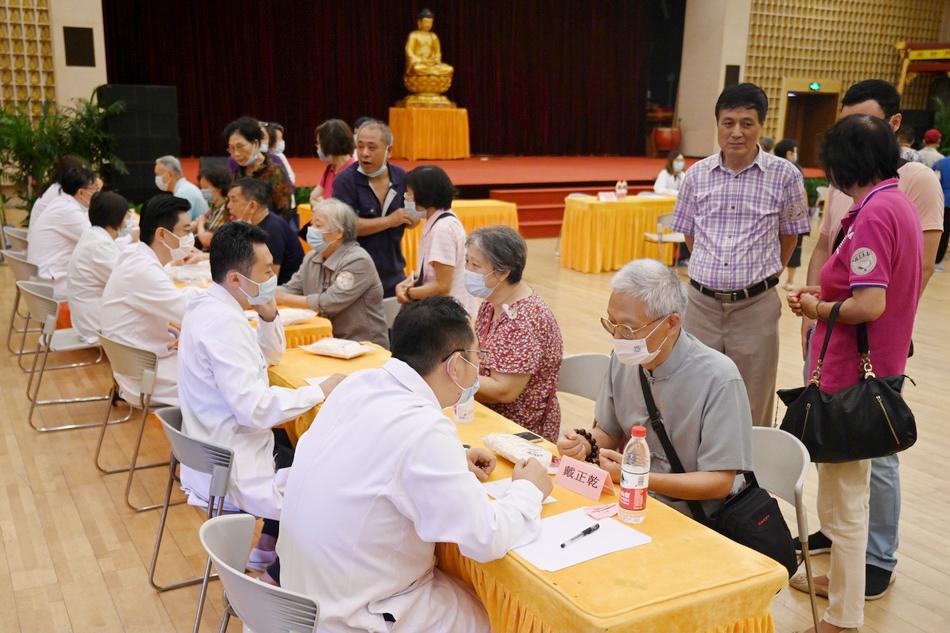 上海市敬老卡最新政策，构建更完善的老年人福利体系